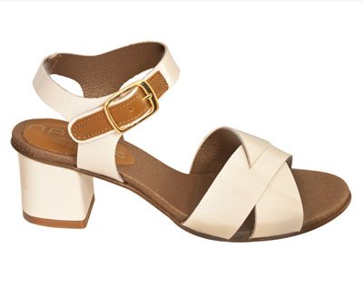 Sandalias blancas de Nature